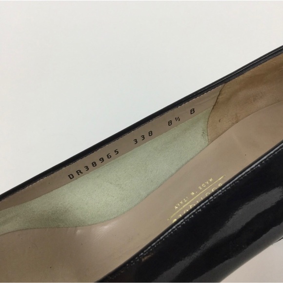 SALVATORE FERRAGAMO Patent Leather VARA III Bows - Picture 4 of 5